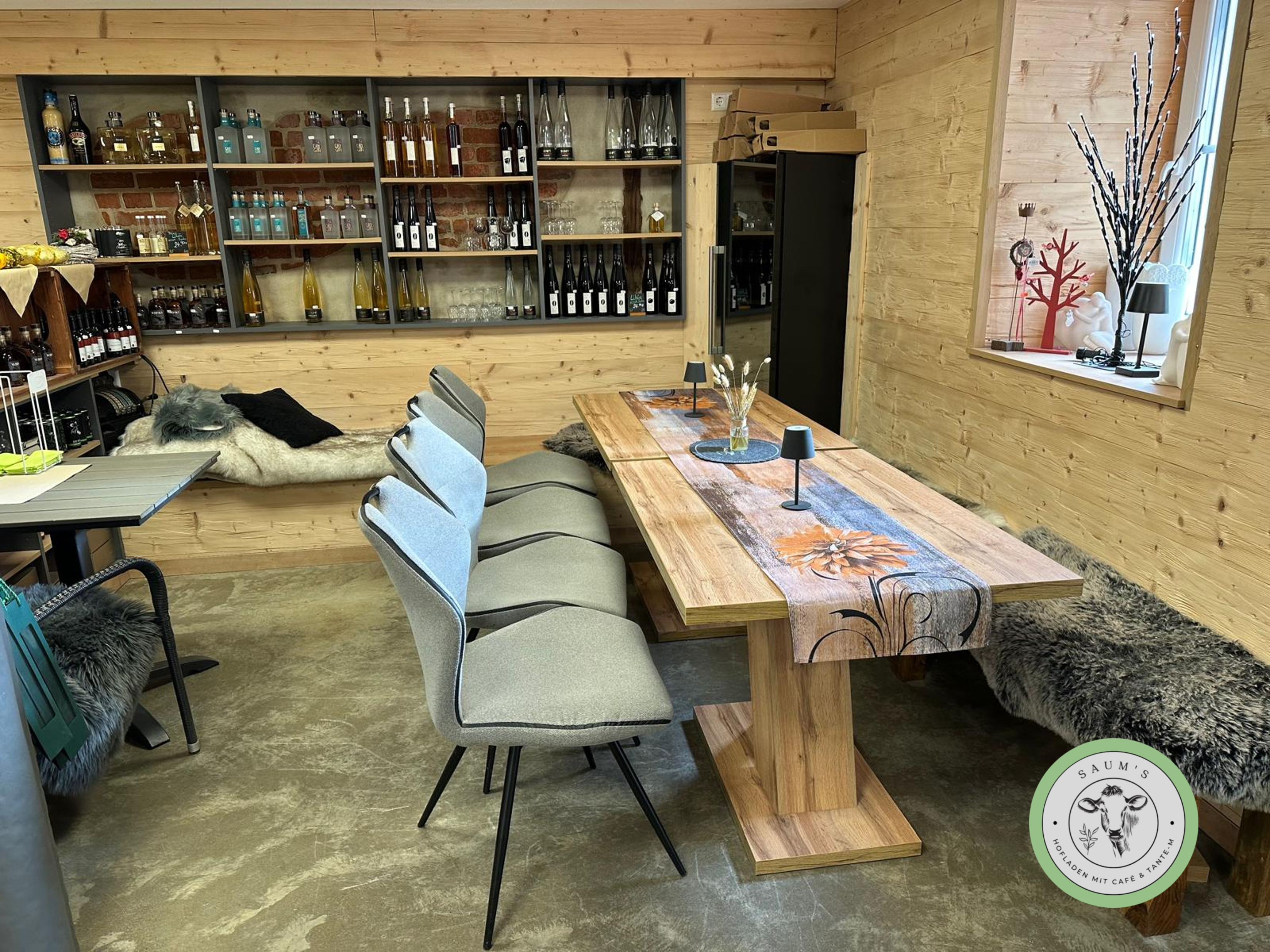 Hofladen-Regale und Produkte